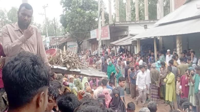 পলাশবাড়ীর ঢোলভাঙ্গায় নারীর গলাকাটা মরদেহ উদ্ধার, উঠানে কাটা পুরুষাঙ্গ-