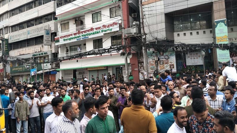 প্রধানমন্ত্রীর আগমন ঘিরে নয়াপল্টনে কঠোর নিরাপত্তা, নেতাকর্মীর ভিড়