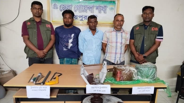 রাতের অন্ধকারে ট্রান্সফরমার চুরি, ডিবির অভিযানে গ্রেপ্তার চক্রের ৩ সদস্য