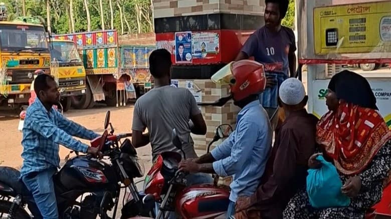বরগুনায় পেট্রোল পাম্পে ট্যাগ অফিসার নিয়োগ, জ্বালানি খাতে স্বচ্ছতা জোরদার