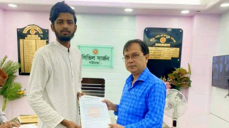 গাইবান্ধায় ৫ দফা দাবিতে বৈষম্যবিরোধী ছাত্র আন্দোলন নেতার স্মারকলিপি