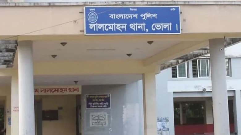 ভোলার লালমোহনে ফার্মেসি মালিককে কুপিয়ে হত্যার চেষ্টা, অবস্থা আশঙ্কাজনক