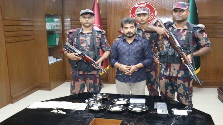 যশোরে ৬ কোটি ৬২ লক্ষাধিক টাকার ডায়মন্ডসহ ভারতীয় নাগরিক আটক