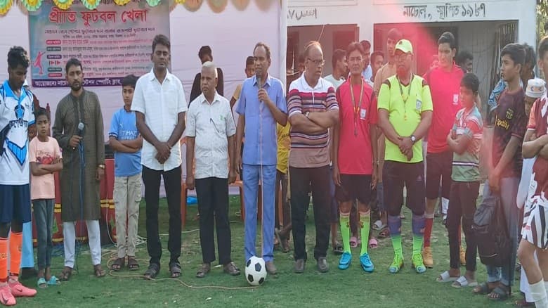 নাচোলে প্রীতি ফুটবল ম্যাচ অনুষ্ঠিত: মুখোমুখি নাচোল ও রাজশাহী ফুটবল দল