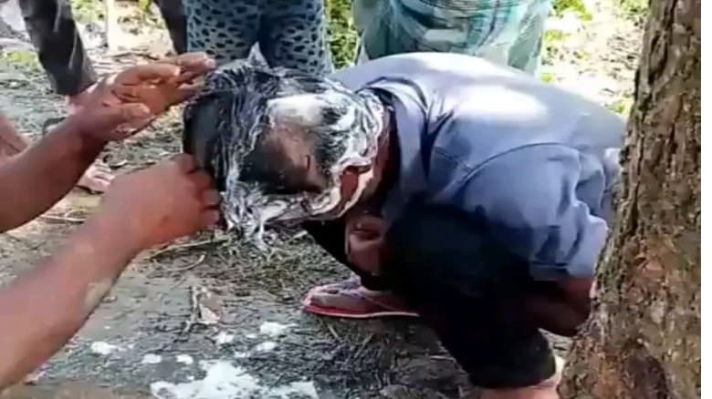 গাইবান্ধায় ছাগল চোরকে মাথা ন্যাড়া করে দিলেন এলাকাবাসী