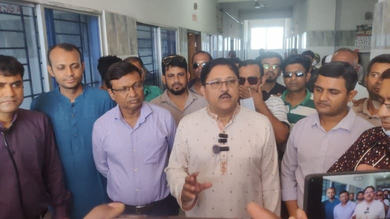 মাগুরায় হাম ও ডেঙ্গু প্রতিরোধে জনসচেতনতায় এমপি মনোয়ার হোসেন খান