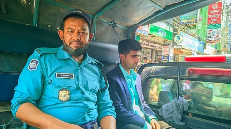 প্রেমিকার আস্থা অর্জনে এএসপির পরিচয়, রংপুরে ভুয়া আইডি কার্ড বানাতে গিয়ে যুবক আটক