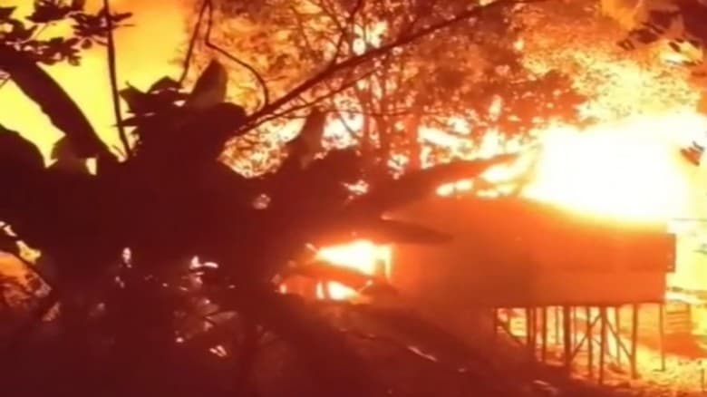 বান্দরবানের রোয়াংছড়িতে ভয়াবহ অগ্নিকাণ্ডে ৩ বসতঘর পুড়ে ছাই