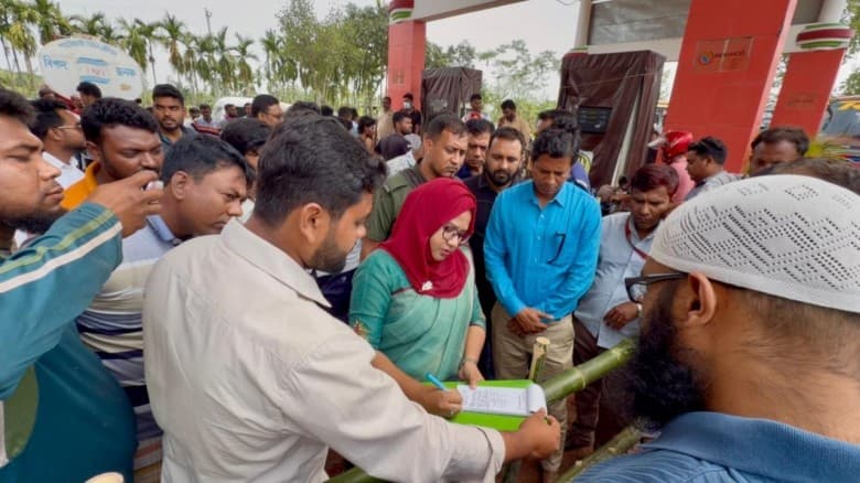 সাবেক আ.লীগ এমপির তেল পাম্পে গোপনে ২,৬০০ লিটার বিক্রি