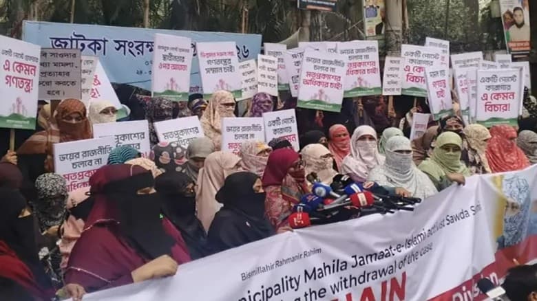 সাওদা সুমির বিরুদ্ধে মামলা প্রত্যাহারের দাবিতে মানববন্ধন