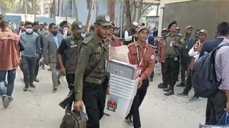 আগামীকাল শেরপুর-৩ আসনে ভোট  কেন্দ্রে কেন্দ্রে পৌঁছাচ্ছে ভোটের সরঞ্জাম