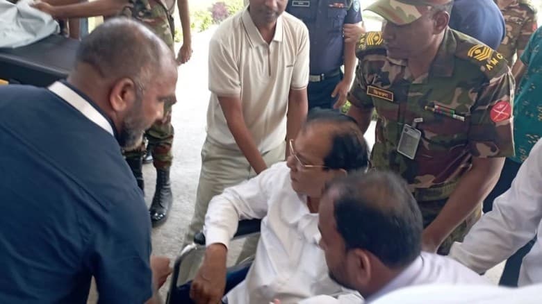 এয়ার অ্যাম্বুলেন্সে ঢাকায় আনা হলো ত্রাণমন্ত্রীকে