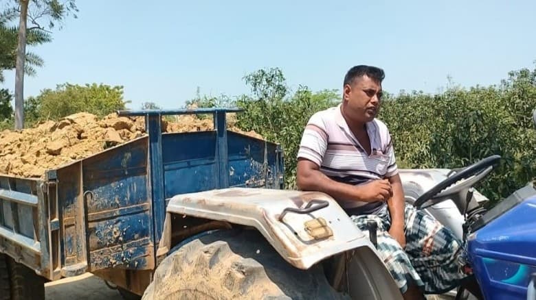 নাচোলে কৃষিজমির মাটি কাটায় চারজনকে ২ লক্ষ টাকা অর্থদণ্ড