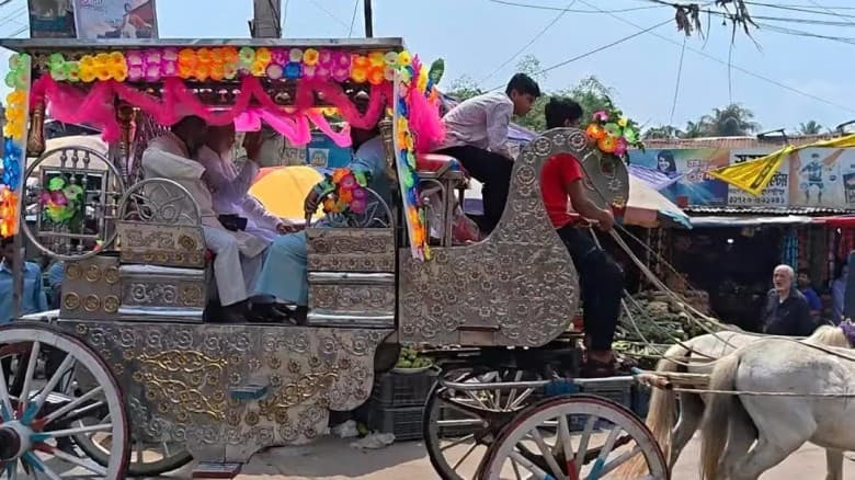 লক্ষ্মীপুরে ঘোড়ার গাড়িতে মসজিদের খাদেমের রাজকীয় বিদায়