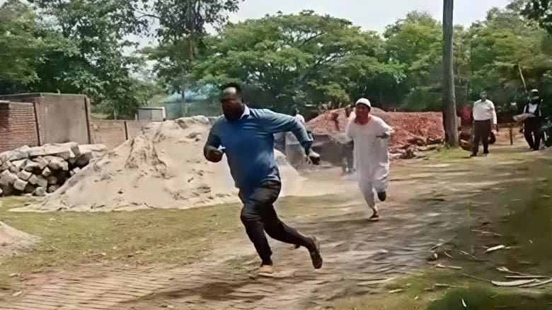 কাজের মান নিয়ে প্রশ্ন তোলায় ব্রাহ্মণবাড়িয়ায় প্রকৌশলীকে বাঁশ দিয়ে ধাওয়ার অভিযোগ