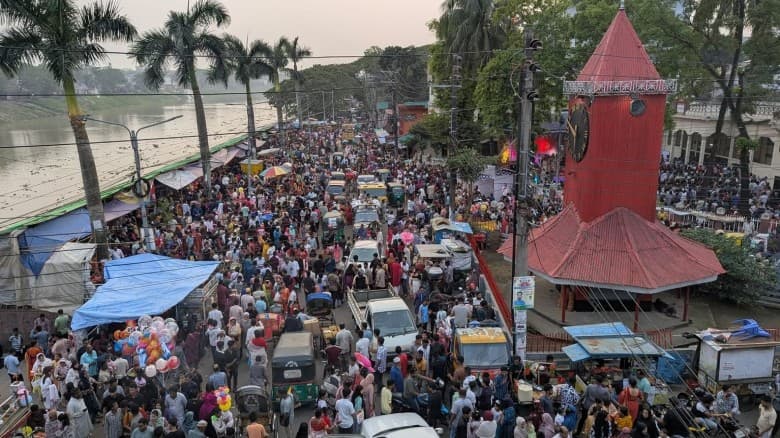 সিলেটে গ্রাম বাংলার ঐতিহ্যবাহী বৈশাখী মেলা, মানুষের ঢল