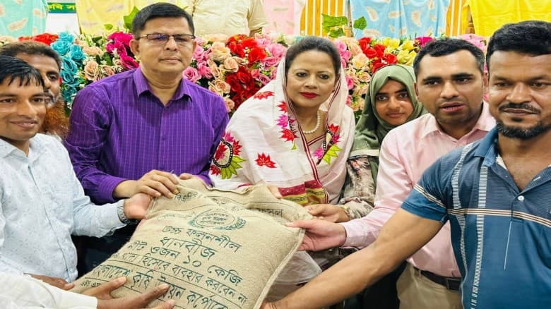 বোরহানউদ্দিনে ৭ হাজার কৃষকের মাঝে বিনামূল্যে বীজ-সার বিতরণ উদ্বোধন