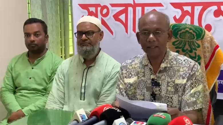 মিথ্যা সংবাদ প্রচারের প্রতিবাদে কৃষক দলের নেতার সংবাদ সম্মেলন