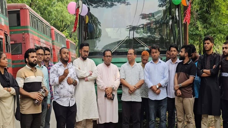জাকসুর উদ্যোগে দেড় বছর পর ফের চন্দ্রা রুটে বাস সার্ভিস চালু