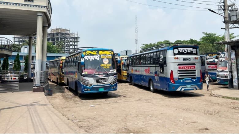 কুষ্টিয়ায় পরিবহন শ্রমিকদের অনির্দিষ্টকালের কর্মবিরতি: অভ্যন্তরীণ রুটে বাস চলাচল বন্ধ