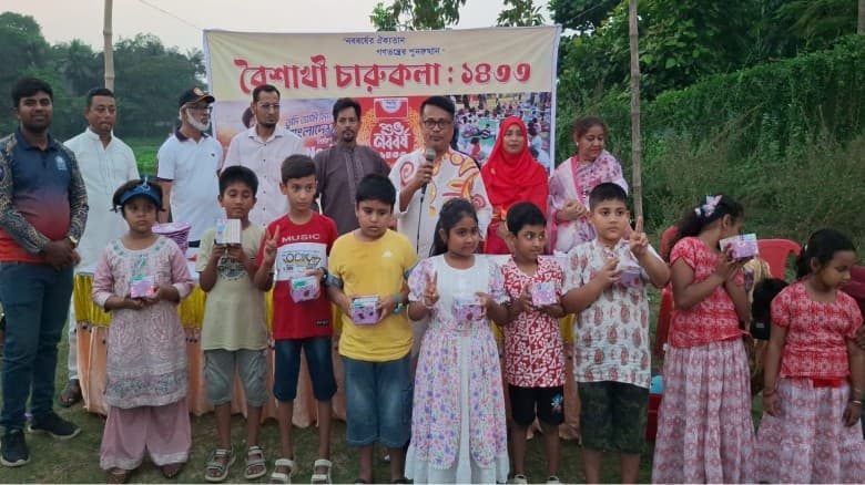 মাগুরায় বৈশাখী চারুকলা উপলক্ষে বর্ণাঢ্য চিত্রাঙ্কন প্রতিযোগিতা, অংশ নিলো প্রায় ৩০০ শিক্ষার্থী