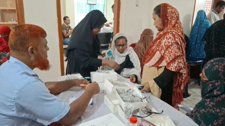 মাগুরায় বিনামূল্যে দিনব্যাপী চক্ষু ক্যাম্প, ৩০০ রোগীর চিকিৎসাসেবা