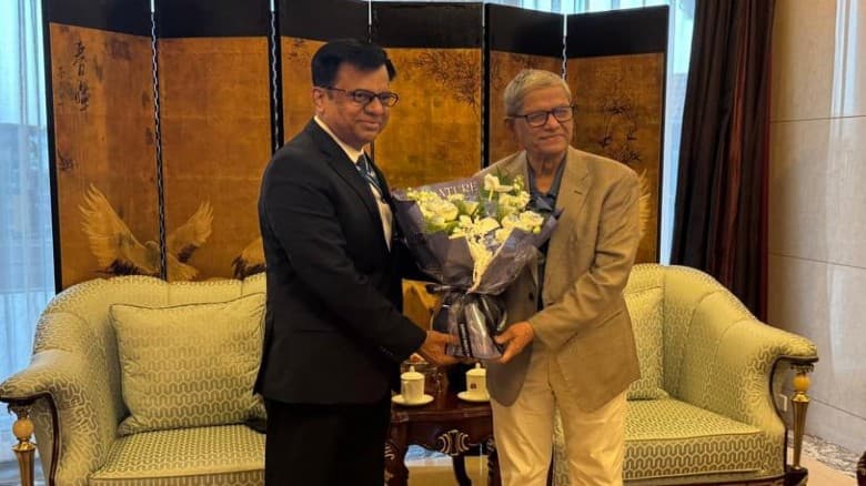 চীনে পৌঁছেছেন মির্জা ফখরুল ইসলাম আলমগীর