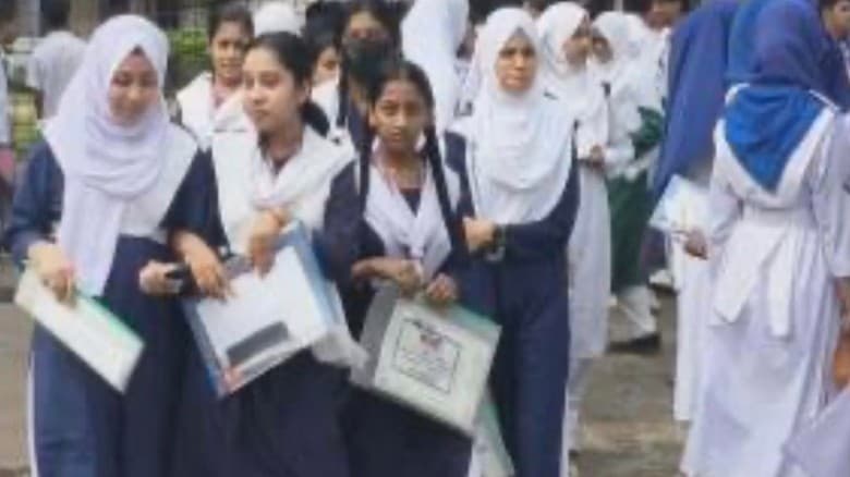 সিলেটে লোডশেডিংয়ে বিড়ম্বনায় এসএসসি পরীক্ষার্থীরা