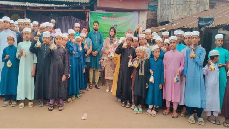 জাতীয় পুষ্টি সপ্তাহে বালিয়াডাঙ্গীতে এতিমদের মাঝে পুষ্টিকর খাদ্য বিতরণ