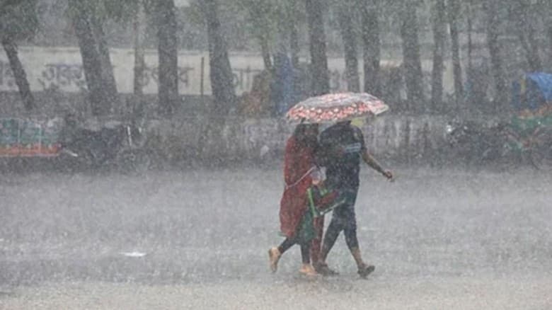 ভোর থেকে ঢাকায় মুষলধারে বৃষ্টি, সপ্তাহজুড়ে চলতে পারে