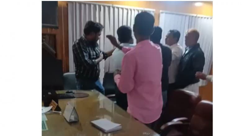 সংবাদ প্রকাশের জেরে সাংবাদিকের ওপর হামলার অভিযোগ বিএনপি নেতার বিরুদ্ধে
