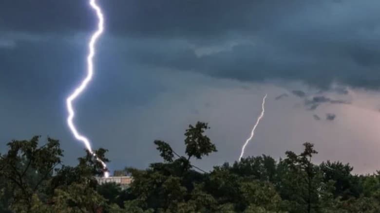 ক্লাস চলাকালে বজ্রাঘাতে শিক্ষকসহ আহত ১৬