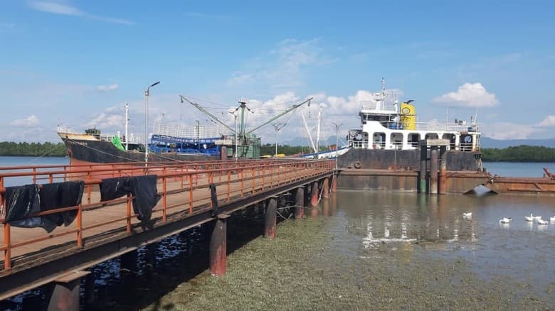 টেকনাফ স্থলবন্দর খুলছে, মিয়ানমার থেকে পণ্য আসা শুরু
