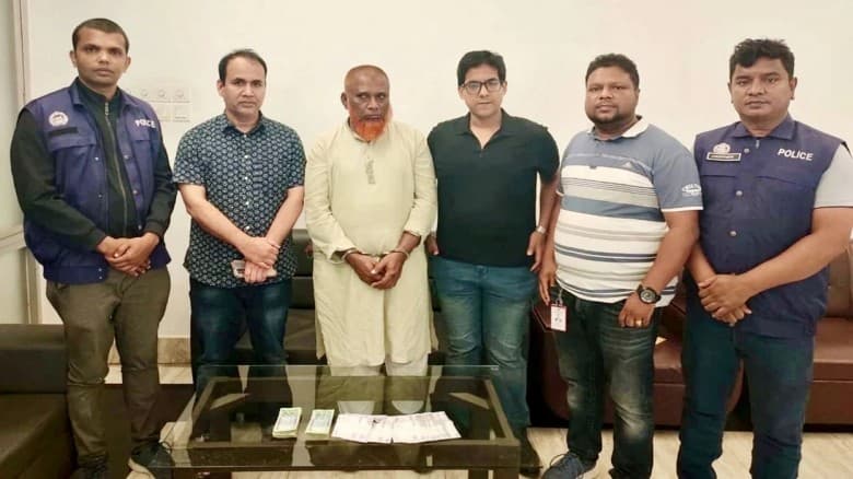 হজক্যাম্প থেকে চুরির ঘটনায় সাড়ে ১৭ হাজার রিয়ালসহ গ্রেপ্তার ২