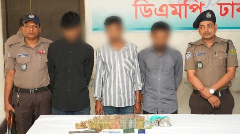 বারিধারা গির্জায় ডাকাতি, মাদক ও জুয়ায় আসক্ত তিন যুবক গ্রেপ্তার