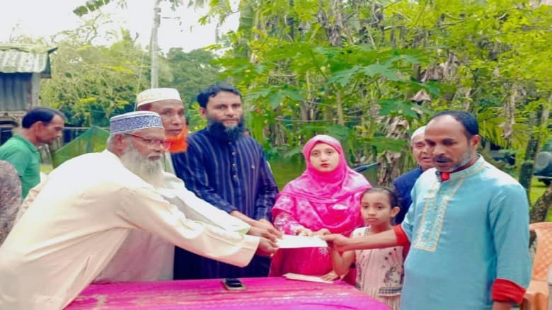 সুন্দরগঞ্জে বজ্রপাতে নিহতদের পরিবারকে আর্থিক সহায়তা প্রদান