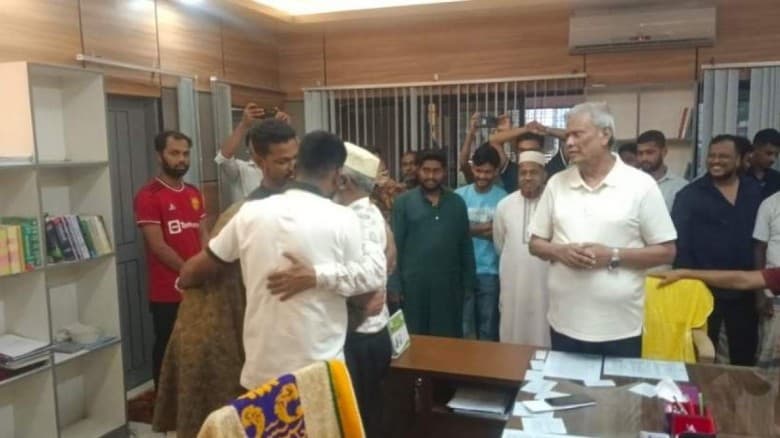 কলেজে হামলা করে বহিষ্কৃত ছাত্রদল নেতাদের এমপির মধ্যস্থতায় ক্ষমা করলেন অধ্যক্ষ