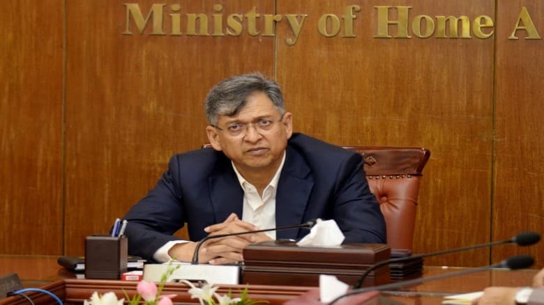 আগের সবুজ শার্ট ও খাকি রঙের প্যান্টে ফিরছে পুলিশ: স্বরাষ্ট্রমন্ত্রী