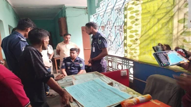 পাবনা শহরে আবাসিক হোটেলে অজ্ঞাত নারীর গলাকাটা লাশ উদ্ধার
