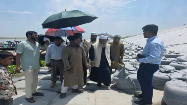 গোদাগাড়ীতে পদ্মার ভাঙন পরিদর্শনে এমপি মুজিবুর রহমান