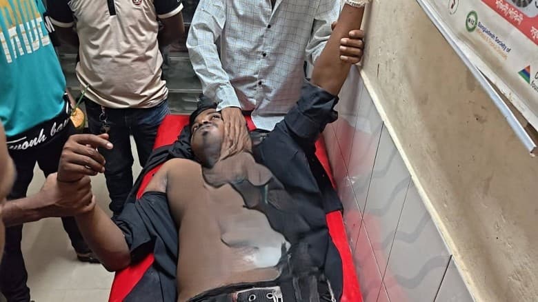 ঈশ্বরদীতে ছুরিকাঘাতে স্বেচ্ছাসেবক দল  নেতা আহত, এলাকায় উত্তেজনা