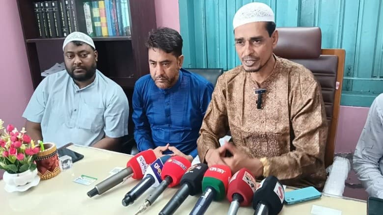 চার বছর পর ন্যায়ের স্বীকৃতি, জয়পুরহাটে চেয়ারম্যানের দায়িত্ব পেলেন আতাউর রহমান