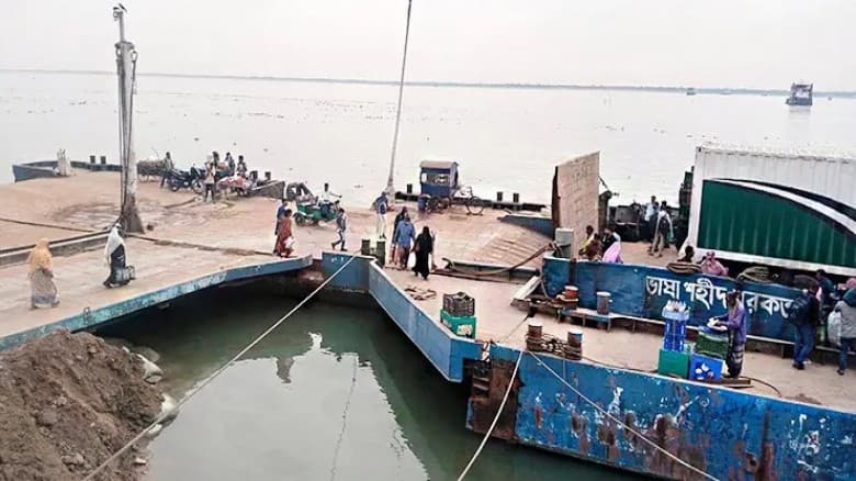 পাটুরিয়া দৌলতদিয়ায় ফেরি ও লঞ্চ চলাচল বন্ধ