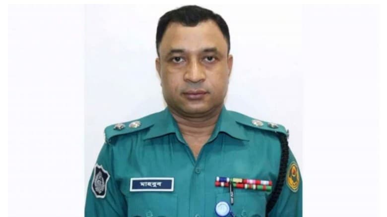 যুবদল নেতাসহ দুই হত্যা মামলার আসামি হলেন ফেনীর এসপি