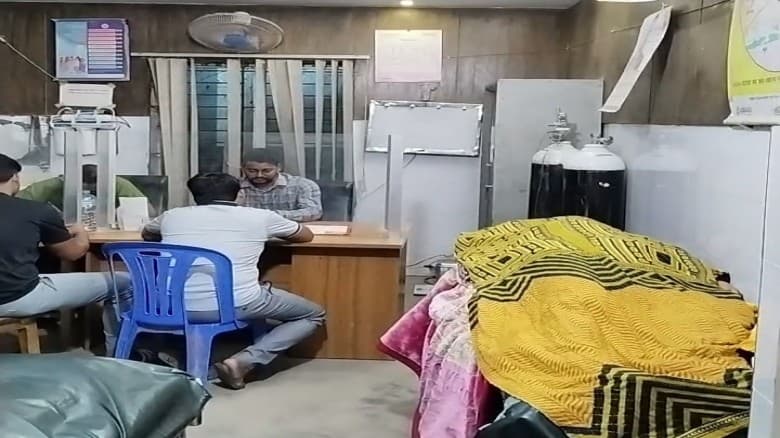 শরীয়তপুরে গৃহবধূর রহস্যজনক মৃত্যু, মরদেহ হাসপাতালে রেখে স্বজনরা উধাও
