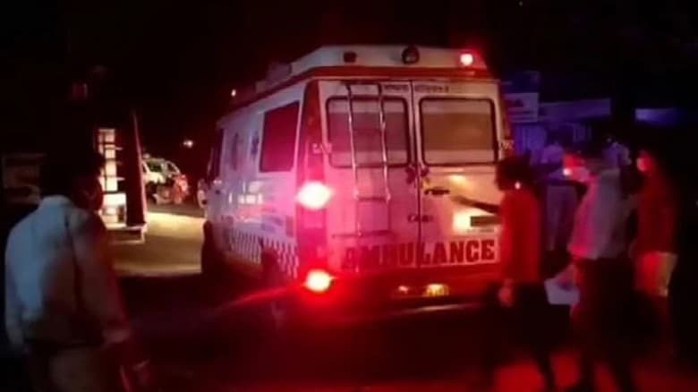 পাকিস্তানে গ্যাস ট্যাংকারের সঙ্গে প্রাইভেট কারের সংঘর্ষ, নিহত ১০