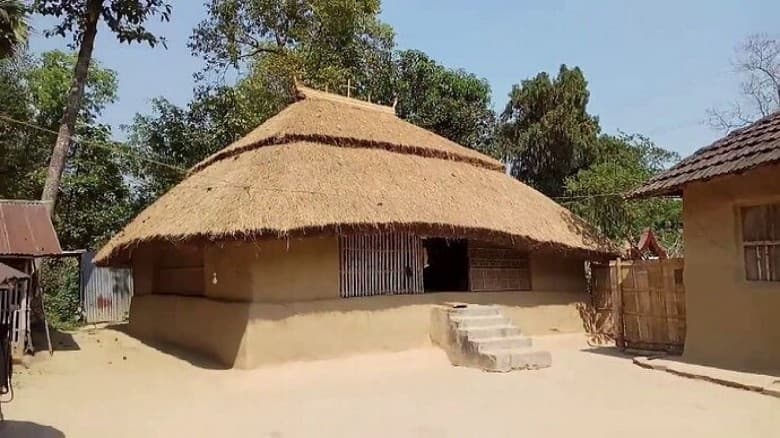 বাড়ি মানেই মা, আর মা মানেই পরম এক নির্ভরতা