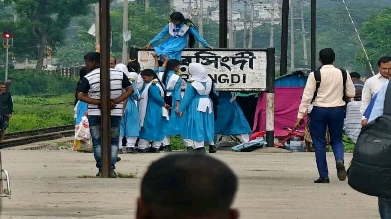 নরসিংদীতে গোসলে নেমে ঢাকার বিএএফ শাহীন কলেজের ছাত্র নিখোঁজ