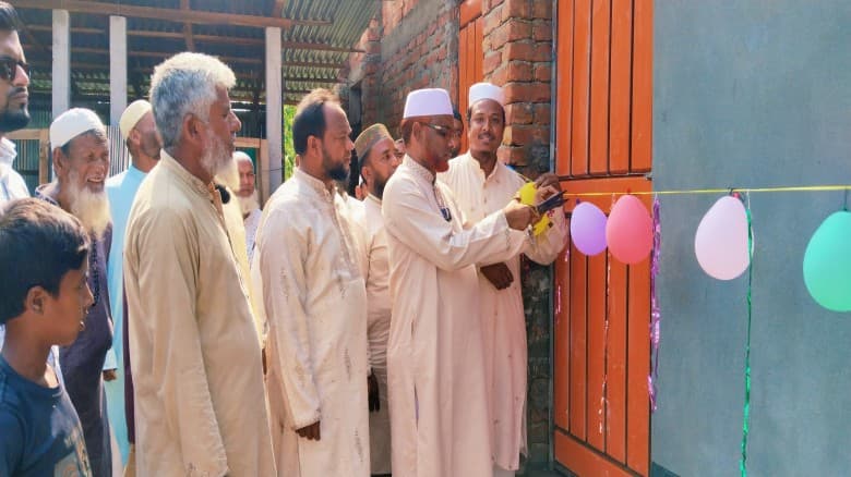 অসহায় পরিবারের হাতে নতুন ঘর, তিস্তা ভাঙন এলাকা পরিদর্শনে এমপি রায়হান সিরাজী