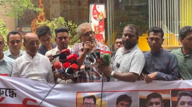 এখন টিভির সামনে অবরোধ, মালিকপক্ষের আশ্বাসে কর্মসূচি মুলতবি